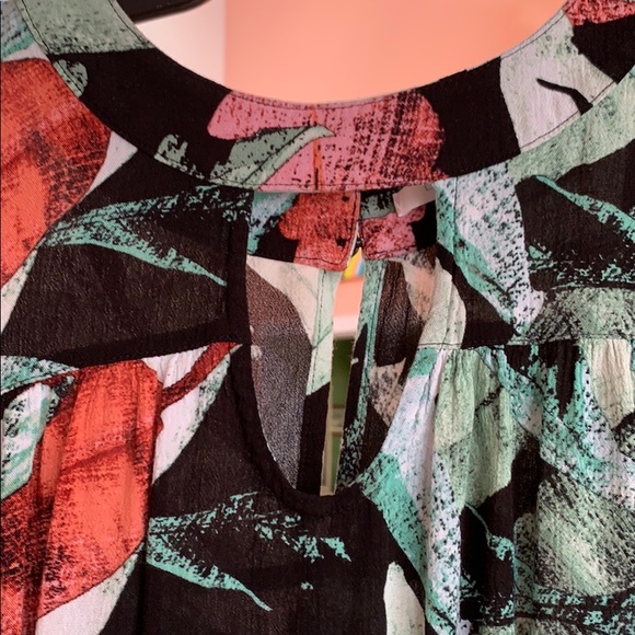 Top - Picture 2 of 4